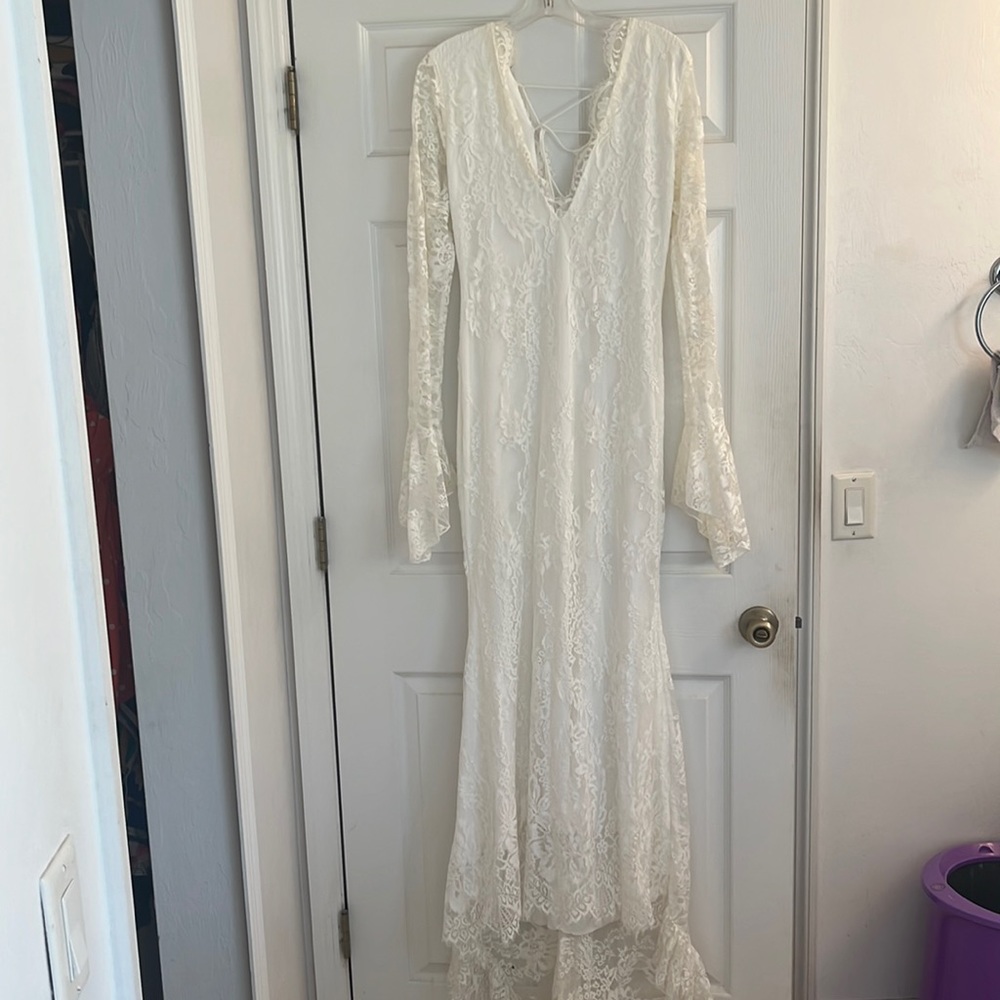 NWOT Beautiful Lace Boho Long Sleeve Ivory Maxi Dress